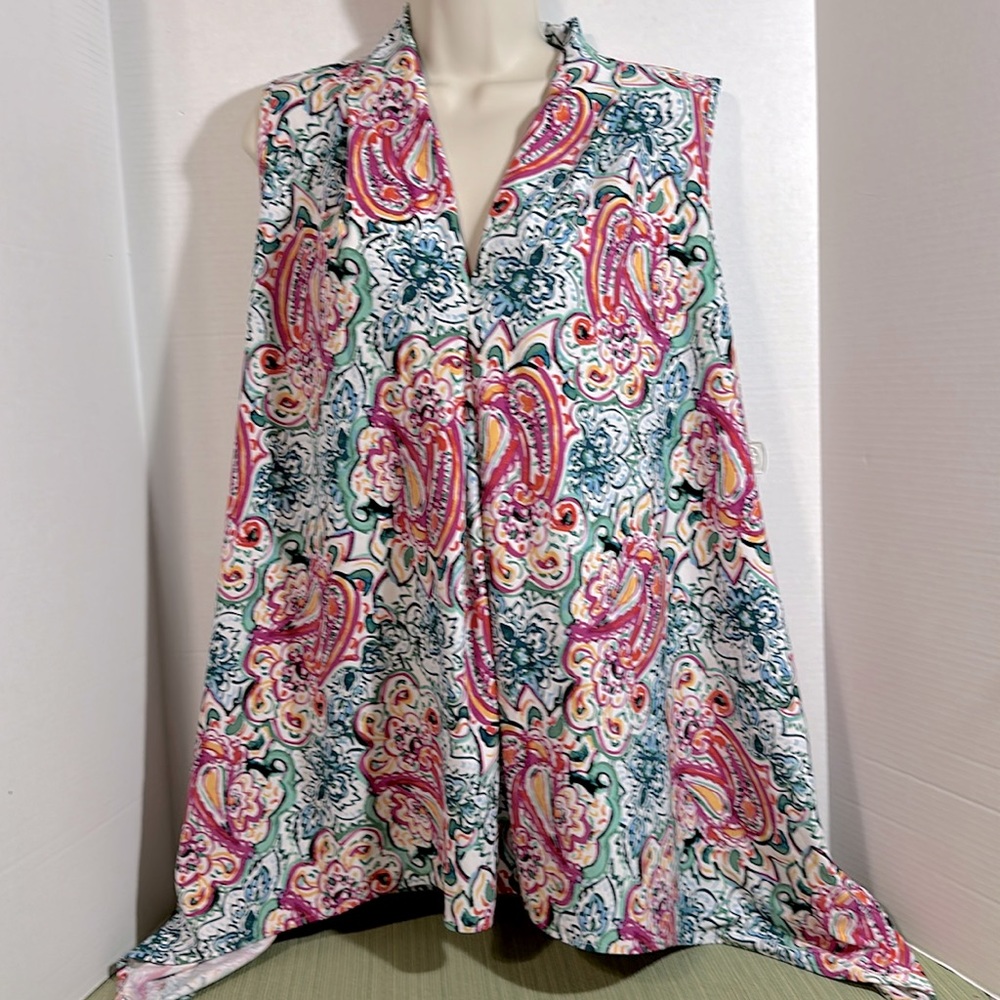 2X Womens Plus Floral Vibrant V Neck Sleeveless Top Sides Longer than Front/Back